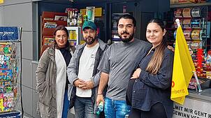 Das sind die neuen Pächter des Kiosks am Bodanplatz (von links): Ayse Skorput, Habib Idikut und Aykan Bozkurt. Seine Frau Andia Bozkurt ...