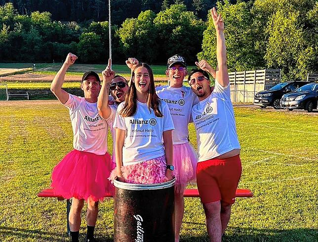 Schick kostümiert starteten (von links) Joshua Bauknecht, Emilio Verlingieri, Lea Hangarter, Luca Sauer und Pietro Bosco beim Footpong.