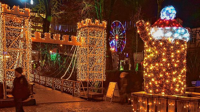 Der Triberger Weihnachtszauber lädt mit einer Million Lichter und vielen Shows und Attraktionen an Deutschlands höchste Wasserfälle ein. ...