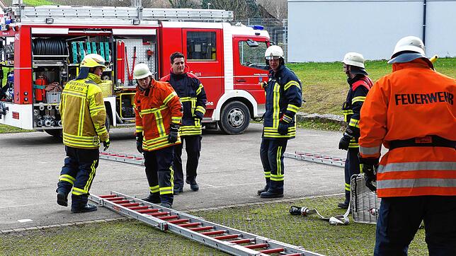 Ob bei Proben oder Einsätzen – für einen hohen Leistungsstand der Feuerwehren sind eine moderne Feuerwache und Ausrüstung unabdingbar.