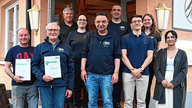 Die Kreisverkehrswacht Waldshut ehrte und wählte (von links): Thomas Jehle (zehn Jahre Mitgliedschaft), Otto Thoma (neues ...