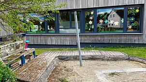 In diesen Kindergarten wurde Sonntagnacht eingebrochen. Die Polizei sucht Zeugen.