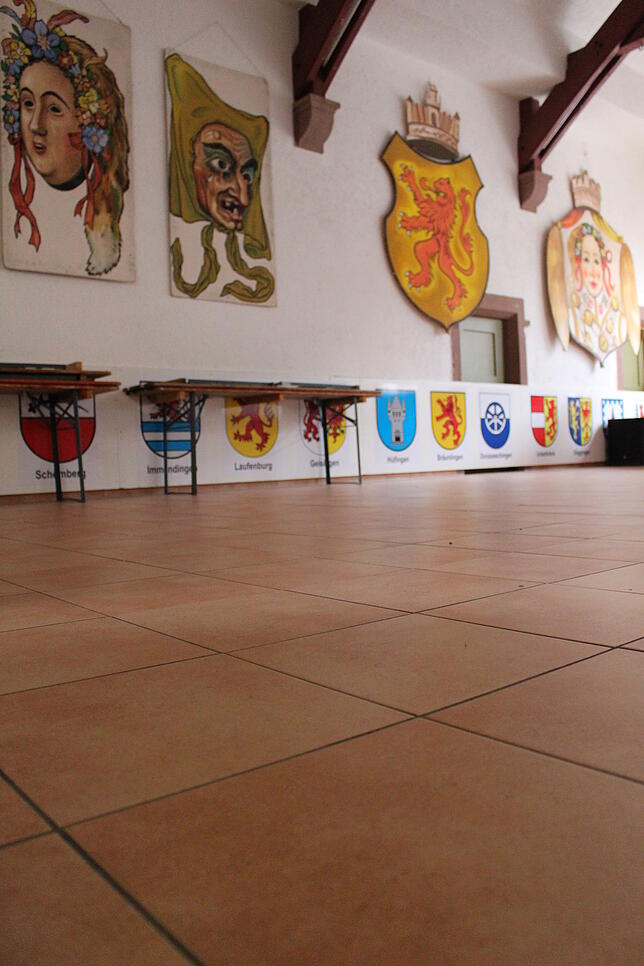 Nachher: Neue Bodenplatten sind drin, die Wände frisch gestrichen. Der Raum macht einen neuen, frischen Eindruck.