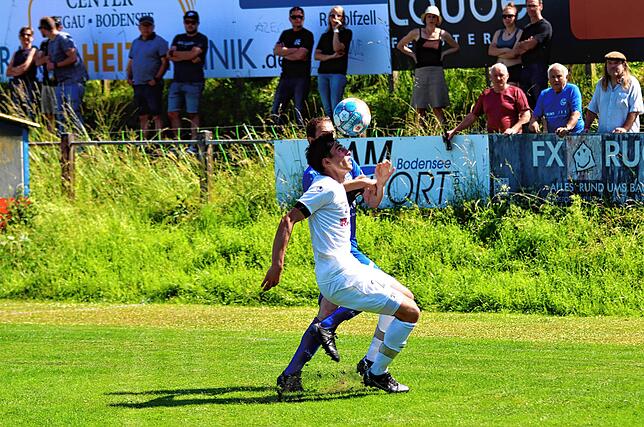 Bild 24: Enttäuschte Radolfzeller, jubelnde Villinger: Die besten Bilder vom Showdown in der Verbandsliga