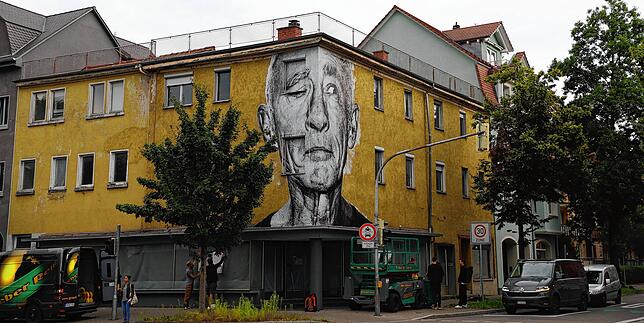 Ein Blick zurück: Am Gottmannplatz sorgte dieses Bild an der Hauswand eines Eckgebäudes für Aufmerksamkeit.(Archivbild)