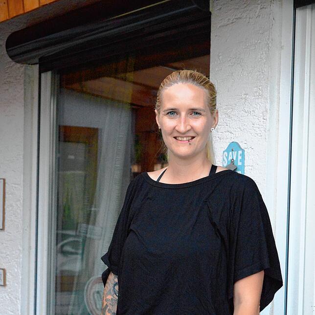 Sabrina Schwering lebt glücklich und zufrieden in Volkertshausen. Sie hat ihre Stellung im der Gemeinde gefunden und ist froh, hier ...