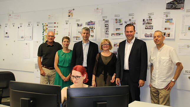 Besuch in der SÜDKURIER-Lokalredaktion in Waldshut (von links): Kai Oldenburg, Redaktionsleiter Hochrhein, Redakteurin Juliane ...
