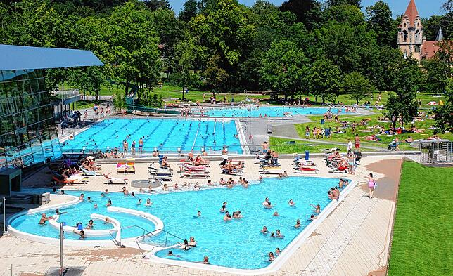 Der Plan einer zeitweisen Schließung der Bodensee-Therme in Konstanz wurde erst einmal verworfen.