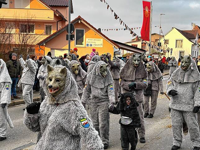 Bild 6: 50. Gründungstag der Mimmenhausener Bierkärhexen: Unsere Bildergalerie vom Umzug in Mimmenhausen