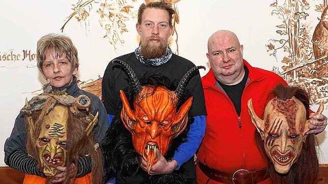 Hexe Mandy Sachsenmaier, Oberteufel Marvin Gutmann und Teufel Rüdiger Sachsenmaier bilden die Spitze der Höllen Daifel.