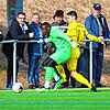 Gegen Oberachern klärte Villingens Torhüter Ibrahima Sy (links) des Öfteren im Stile eines Feldspielers.