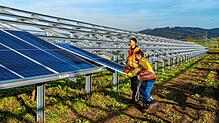 Auf der Hirschhalde entsteht diese große Solaranlage. Das Projekt ist auch beispielgebend für alle Bad Dürrheimer Immobilieneigentümer, ...