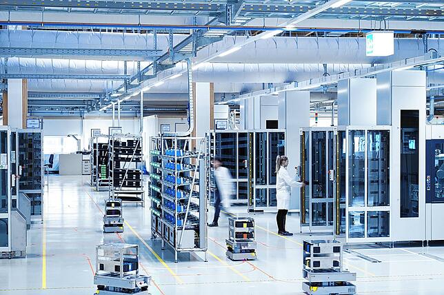 Hochautomatisierte Sensorfertigung bei Sick in Waldkirch. Ein Gutteil der Industrieproduktion weltweit würde ohne die Sensortechnik der ...