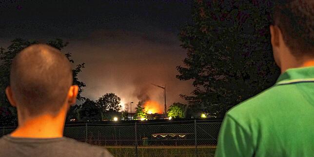 Bild 8: Vor fünf Jahren brannte das Schwaketenbad nieder. Diese Bilder werden viele Konstanzer niemals vergessen.