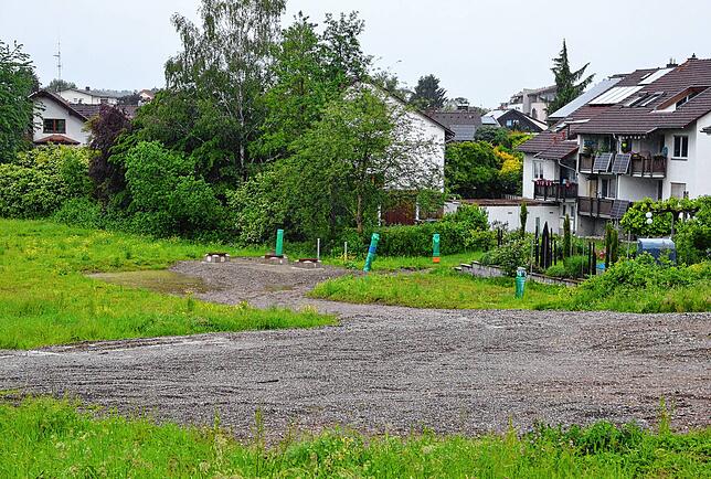 FDP-Stadtrat Rolf Haas stellt den geplanten Bau der dritten Grunschule in Markdorf-Süd in Frage, da die Schülerzahlen in Markdorf ...
