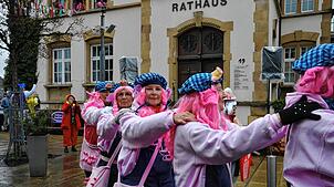 Bild : Bunte Zirkusschar in Steißlingen: So feierten die Narren die Rathausübergabe am Schmotzige