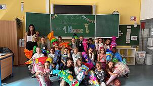 19 Jungen und Mädchen wurden in die Klasse 1a (Giraffenklasse) der Grundschule Kadelburg eingeschult. Klassenlehrerin ist Celine ...