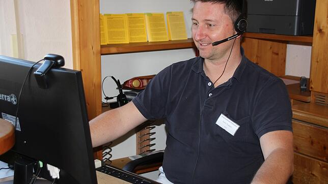 Kinder- und Jugendarzt Dr. Sven Supper berät außerhalb seiner Sprechstunden als Online-Arzt über das, für Kassenpatienten kostenfreie ...