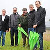 Der erste Photovoltaik-Anlage auf einer freien Fläche von Energiedienst steht in Döggingen kurz vor der Vollendung. Auf der Baustelle ...