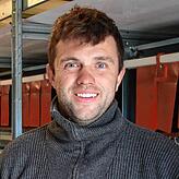 „Aktuell sind die Hühner ein wenig unruhig und reizbar, das merkt man“, sagt Landwirt Mathias Friedrich aus Bruggen.