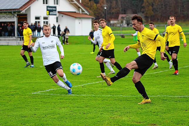 Bild 1: Unsere Bildergalerie zum Bezirksliga-Duell zwischen dem SV Denkingen dem FC Öhningen-Gaienhofen