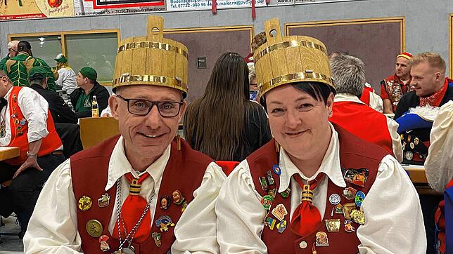 Gemeinsam mit Vertretern aller Gruppen und begleitet vom Musikverein Stahringen sind Zunftmeister Reinhard Sauter und seine ...