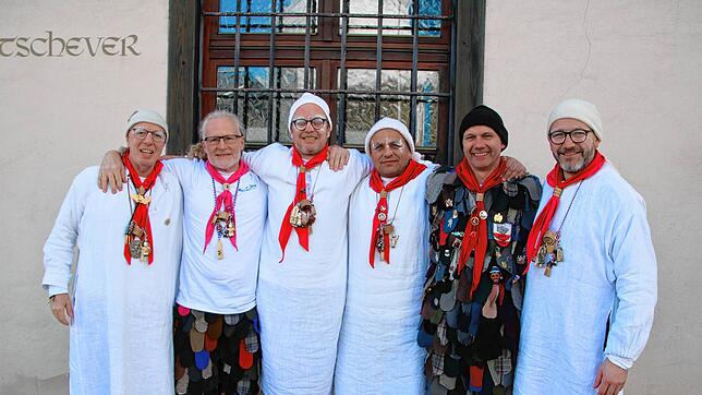 Riege der Geehrten: Joe Keller (Heringsesserorden), Thomas Stapf, Florian Schwald, Norbert Wassmer, Elmar Müller und Zunftmeister ...
