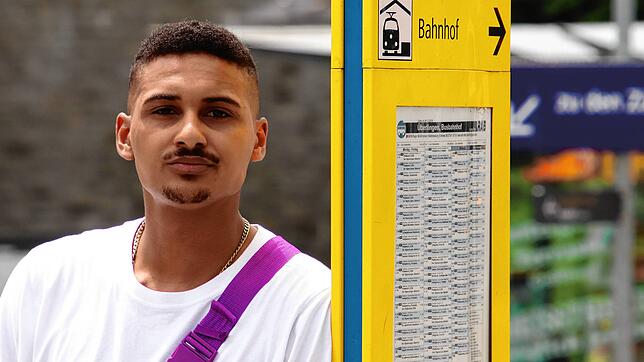 Jamal wird am ZOB, dem Zentralen Omnibusbahnhof in Überlingen, regelmäßig von der Polizei kontrolliert. Den Grund dafür sieht er in ...