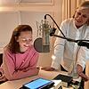 Die Texte für die CD werden in einem Studio in Berlin aufgenommen. Auch die Schauspielerin Katharina Schüttler hat bereits für See-Igel ...