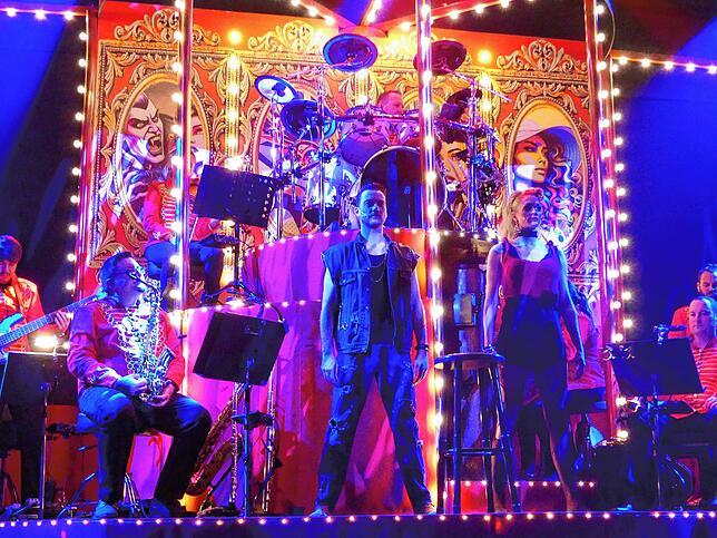 Bild 24: Musical-Karussell feiert Premiere: Das sind die Bilder (II)