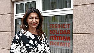 Die Bundestagsabgeordnete Derya Türk-Nachbaur (SPD), hier im Mai vor ihrem Wahlkreisbüro in der Villinger Innenstadt, ist vom Schicksal ...