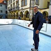 Die Showeisbahn wird dieses Jahr nicht in der Innenstadt aufgebaut, sondern am Festplatz. Bürgermeister Marcus Ehm fährt gerne Schlittschuh.