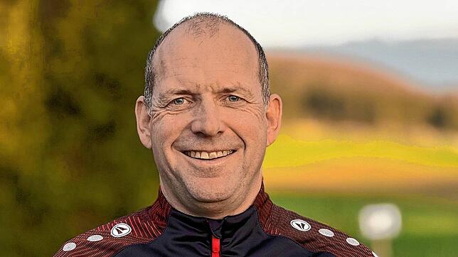 Stefan Ehrich, Trainer der SG Oberbaldingen/Öfingen, freut sich über den ersten Sieg seiner Mannschaft in diesem Jahr.