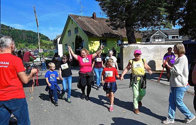 Bild 30: Die schönsten Momente des Hand-in-Hand-Laufs in Gurtweil