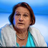 Note 3,5: Theresa Schopper (Grüne), Ministerin für Kultus, Jugend und Sport.