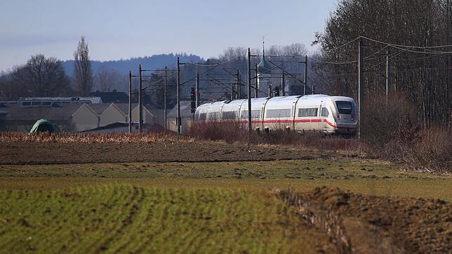 Die ICE-Strecke zwischen Ulm und Augsburg stammt im Kern noch aus der Zeit der Eisenbahnpioniere. (Archivbild)