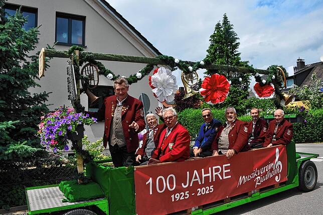 Bild 1: Der Musikverein Riedheim veranstaltet den Pfingstmusikfest Jubiläumszug – das sind die besten Bilder