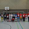 Die Spielführer des Mannschaften beim Blumberger Eichbergcup und die Mitglieder des Organisationskomitees setzen beim Internationalen ...