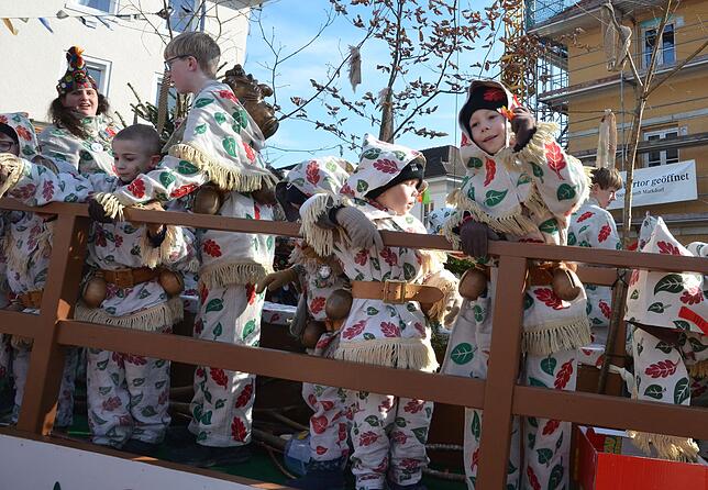 Bild 40: Bunte Fasnachtsfreude beim Narrensprung 2025