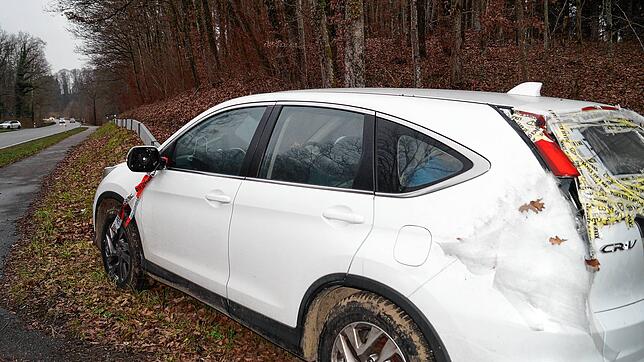 Mehrere Monate lang stand dieser Honda auf einer Landstraße zwischen Salem und Mühlhofen. Dem Kennzeichen zufolge ist er vermutlich in ...