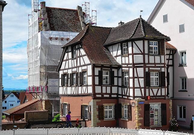 Hexenturm und Tourist-Information gehören zu den Gebäuden, die inzwischen aufwändig saniert werden.