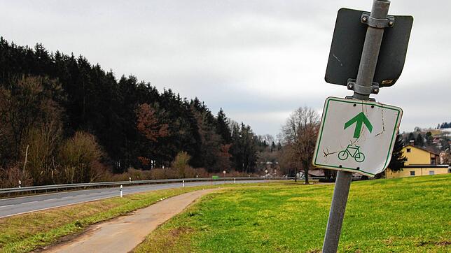 Kurz vor Mühlweiler endet der Radweg an der B313. Zwischen dem Mühlinger Ortsteil und Hoppetenzell müssen Radfahrer bisher auf der ...