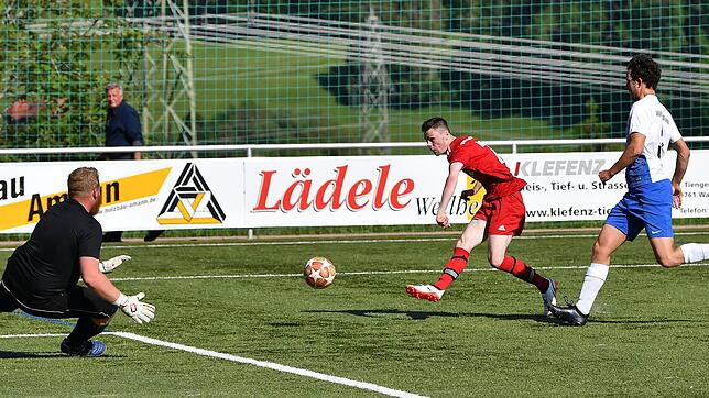 Überfordert: Am Schluss fiel Tor um Tor für den wie entfesselt auftrumpfenden FC RW Weilheim beim 11:2 gegen die Spvgg. ...