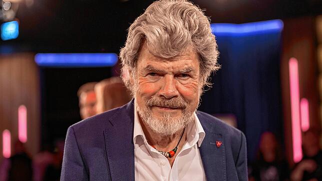 Reinhold Messner (79) ist einer der bekanntesten Bergsteiger der Welt. Der Südtiroler hält nach wie vor zahlreiche Rekorde, zum Beispiel ...