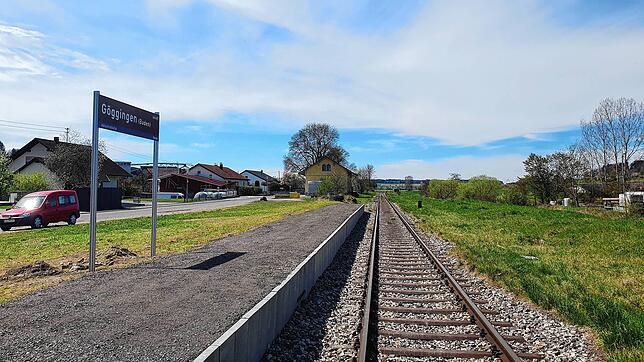 Der Bahnsteig in Göggingen ist fertig und wartet auf den ersten Zug.