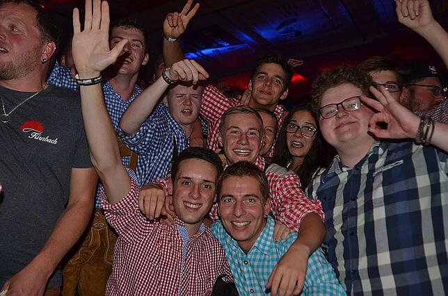 Bild 2: Bilder: Erntedankfest in Weiler startet mit einer großen Party
