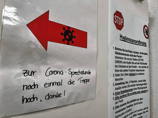 Die Corona-Sprechstunde der Praxis befindet sich im dritten Stock, komplett abgetrennt vom restlichen Praxisbetrieb.