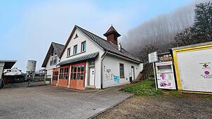 Das Feuerwehrhaus in Schwörstadts Ortsmitte entspricht nicht mehr den heutigen Anforderungen. Bild: Stefan Ammann