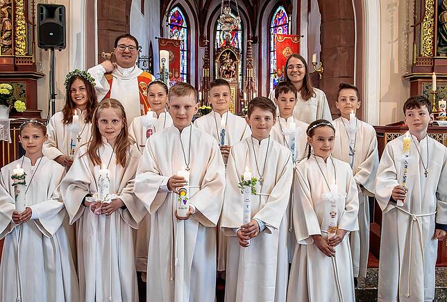 Am Samstag, 10. Mai, feierten elf Kinder aus Mönchweiler in der katholischen Kirche St. Martin in Neuhausen ihre Erstkommunion. Der ...