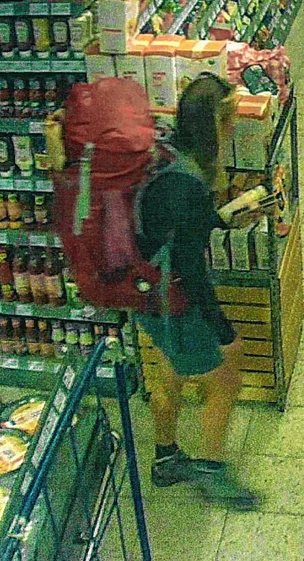 Die Polizei hat die letzten Bilder der vermissten 26-Jährigen veröffentlicht: Die Aufnahmen entstanden am 10. September 2020 in einem ...